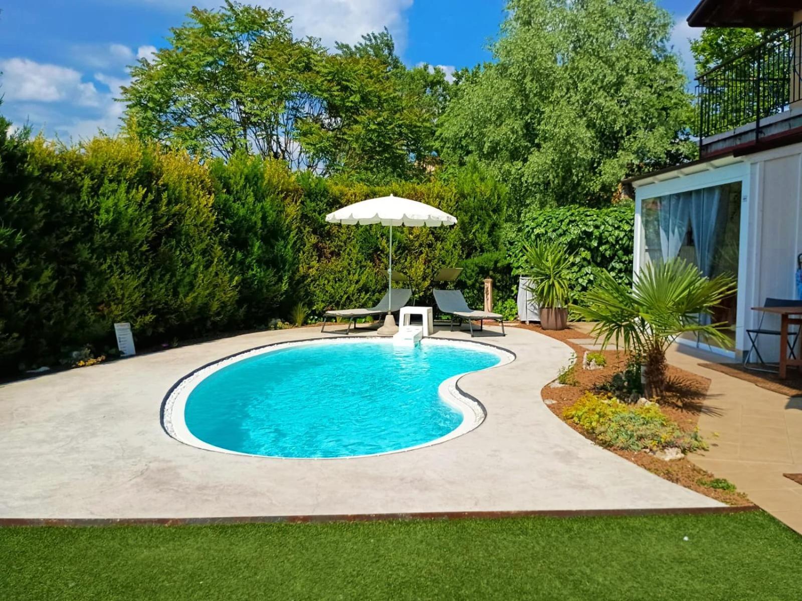 Picnic Room And Pool 卡斯特努沃德加尔达 外观 照片